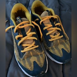 Under Armor Scramjet Youth Sneaker - Size 7